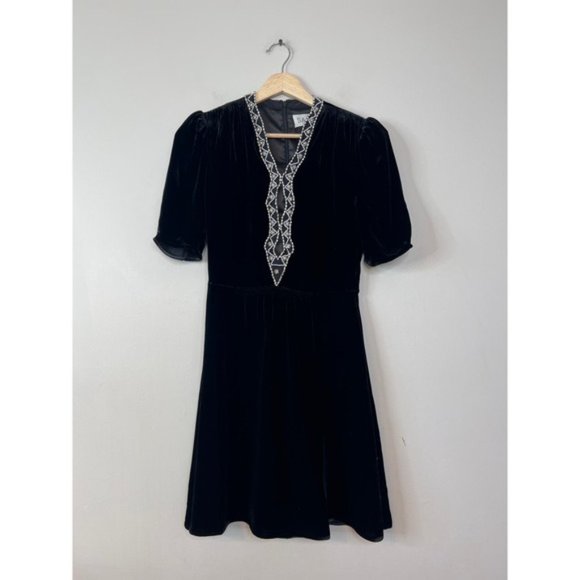 NWT Saloni Keyhole Tabitha Diamante Embroidery Velvet V-Neck Black Mini Dress - Picture 2 of 8